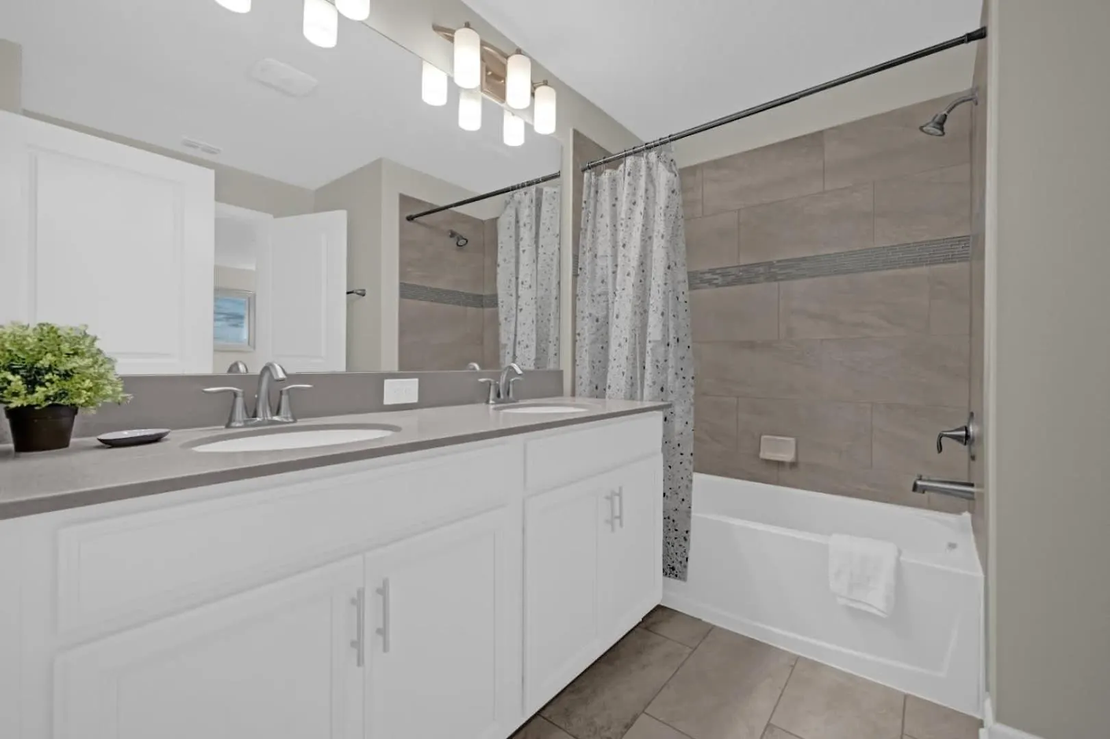 Luxury Davenport Home Perfect Family Getaway 0*,  United States